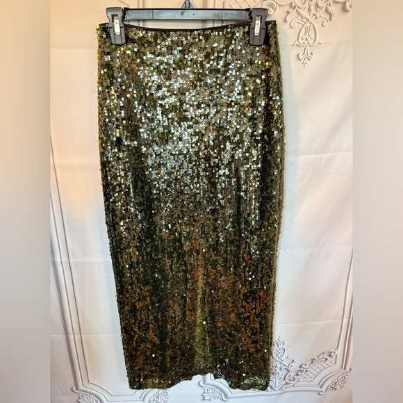 NWT ZARA 🎄Holiday SEQUIN MIDI SKIRT XS
🚨 FINAL PRICE NO OFFER ACCEPT - Picture 13 of 16